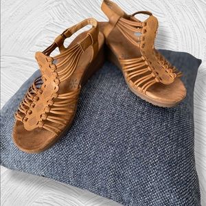 Baretraps ladies platform sandals